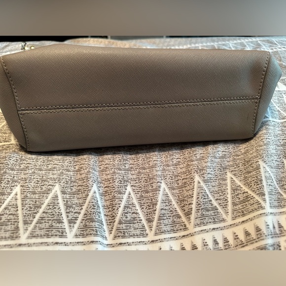 Michael Kors Gray Jet Set Bag - Picture 6 of 8